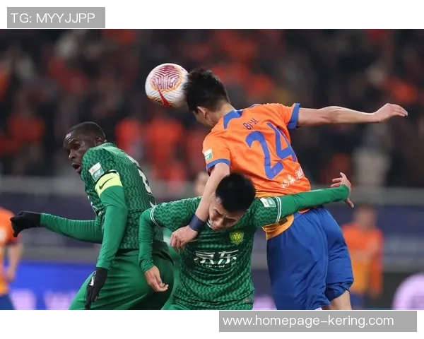 大连方一迎战山东鲁能争夺中超联赛关键三分之战